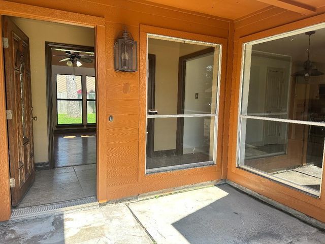 7307 Ironwood Lane N, Baytown, TX 77521