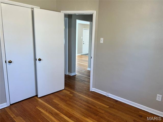 8527 Dianthus Lane, St Louis, MO 63136