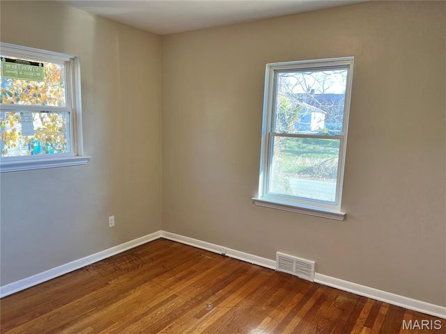 8527 Dianthus Lane, St Louis, MO 63136