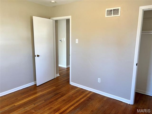 8527 Dianthus Lane, St Louis, MO 63136