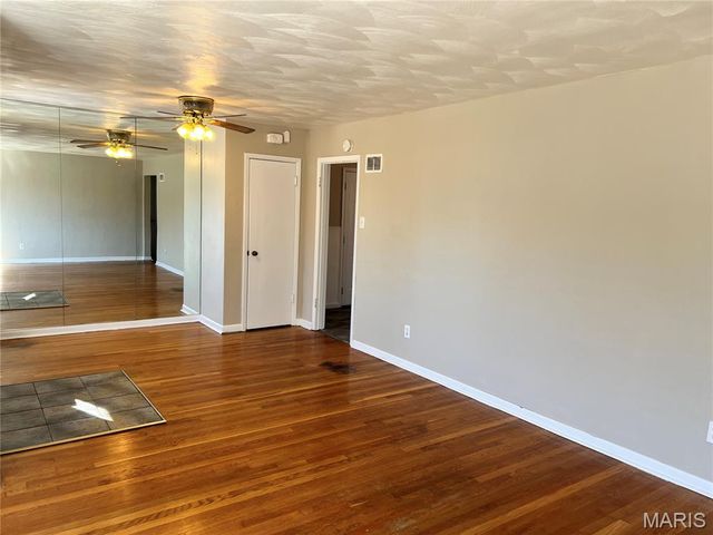 8527 Dianthus Lane, St Louis, MO 63136