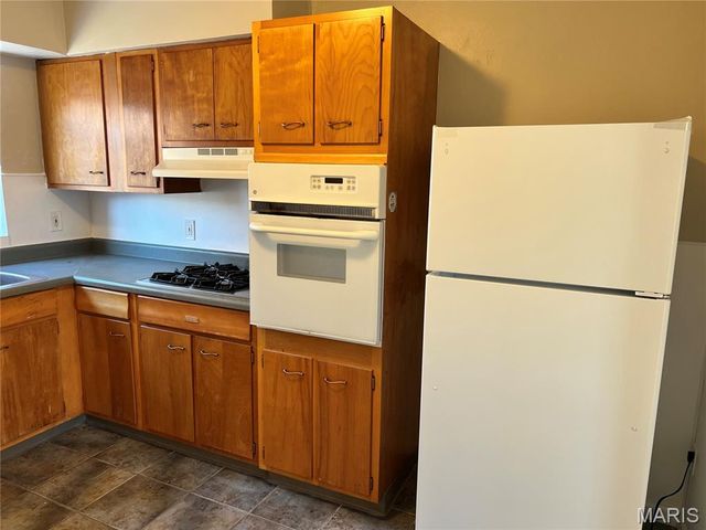 8527 Dianthus Lane, St Louis, MO 63136