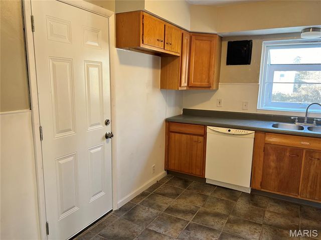 8527 Dianthus Lane, St Louis, MO 63136