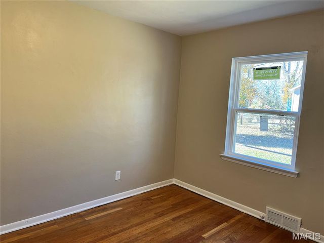 8527 Dianthus Lane, St Louis, MO 63136