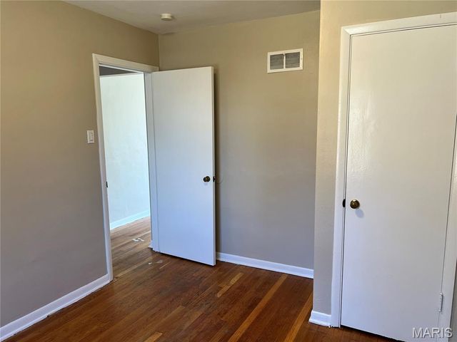 8527 Dianthus Lane, St Louis, MO 63136