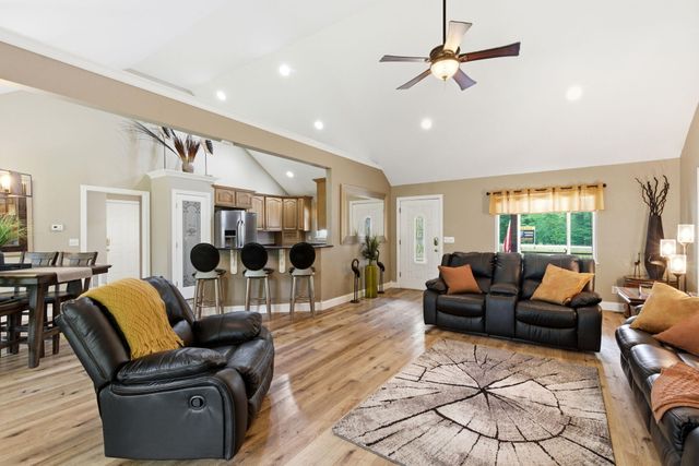 10 Cara Lane, Blue Eye, MO 65611