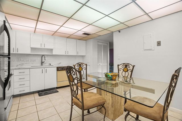 3940 Inverrary Blvd 304-A, Lauderhill, FL 33319