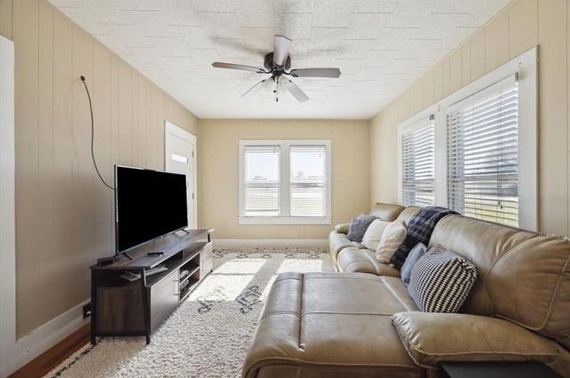 1317 Columbus Road, Sealy, TX 77474