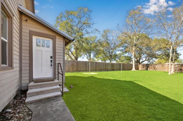 1317 Columbus Road, Sealy, TX 77474