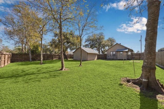 1317 Columbus Road, Sealy, TX 77474