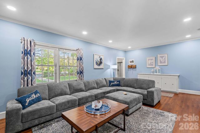 221 Woodrow Avenue, High Point, NC 27262