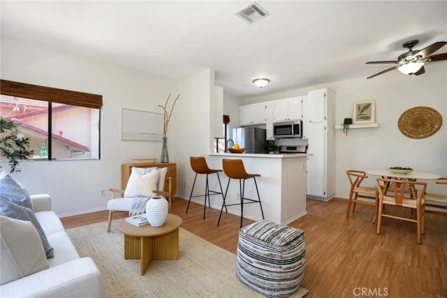 68 Maegan 7, Thousand Oaks, CA 91362