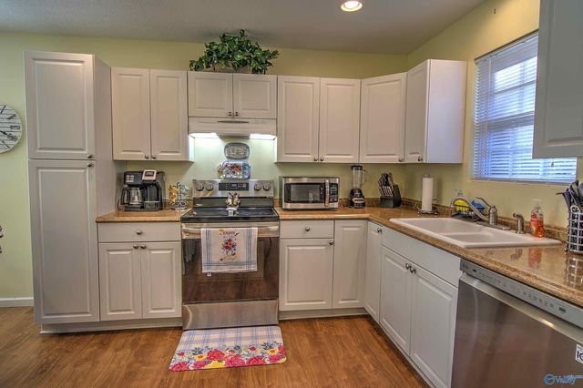 110 Willis Shavers Street, Hollywood, AL 35752