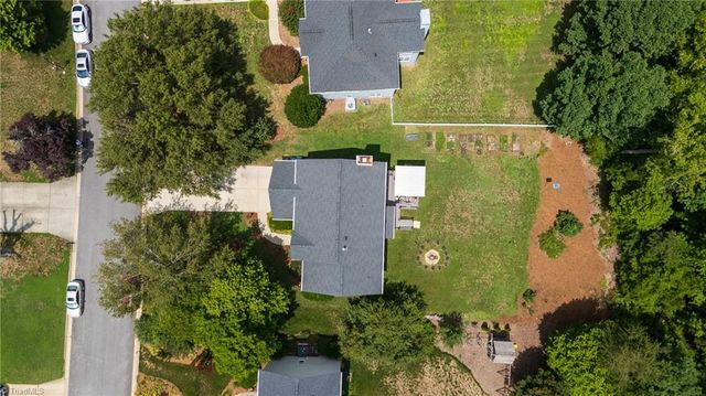 3221 Peninsula Drive, Jamestown, NC 27282
