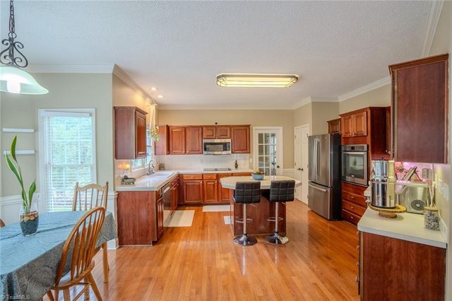 3221 Peninsula Drive, Jamestown, NC 27282