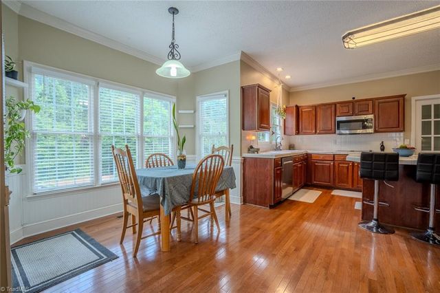 3221 Peninsula Drive, Jamestown, NC 27282