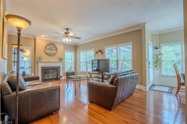 3221 Peninsula Drive, Jamestown, NC 27282