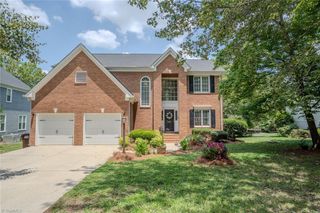 3221 Peninsula Drive, Jamestown, NC 27282