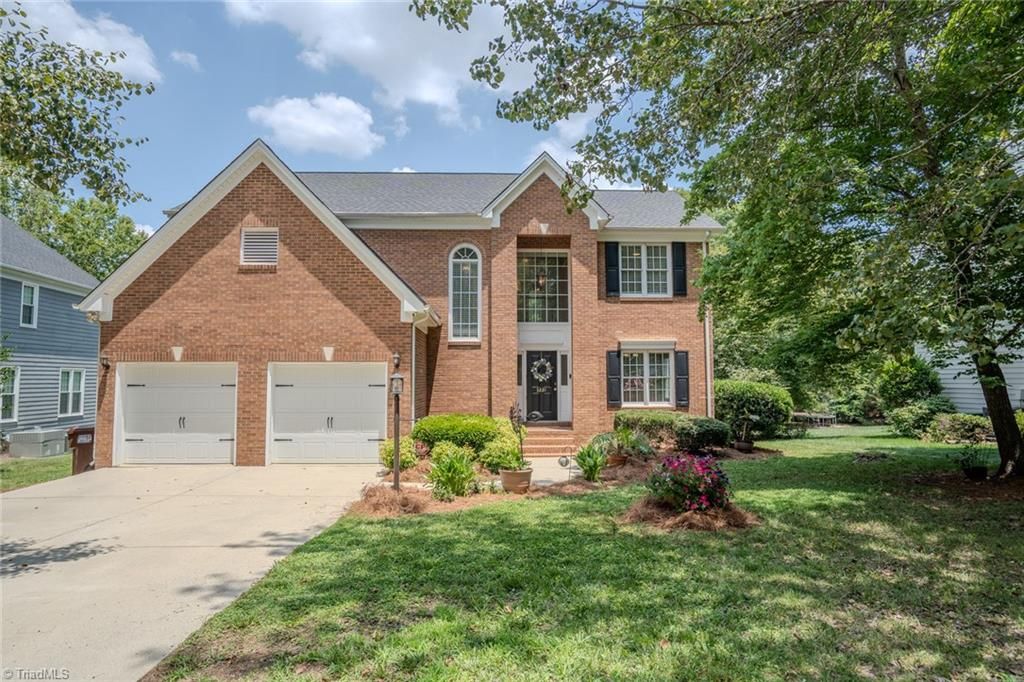 3221 Peninsula Drive, Jamestown, NC 27282