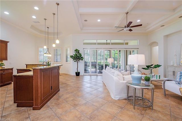 7643 Cottesmore DR, Naples, FL 34113