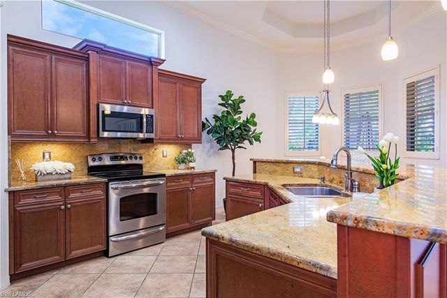 7643 Cottesmore DR, Naples, FL 34113