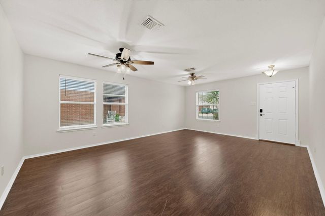 149 Mallard LN, Leander, TX 78641