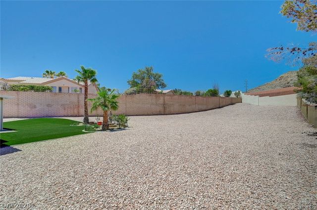 10613 Spring Garden Court, Las Vegas, NV 89134