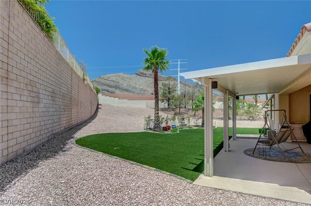 10613 Spring Garden Court, Las Vegas, NV 89134