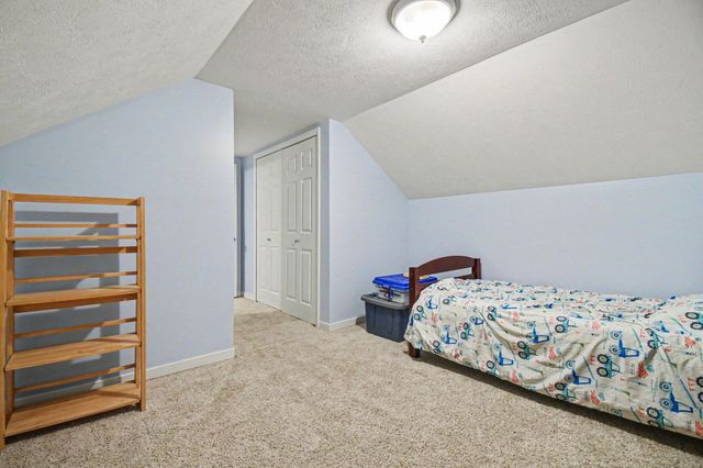 136 Westmont Drive NW, Grand Rapids, MI 49504