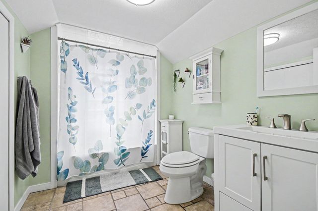 136 Westmont Drive NW, Grand Rapids, MI 49504