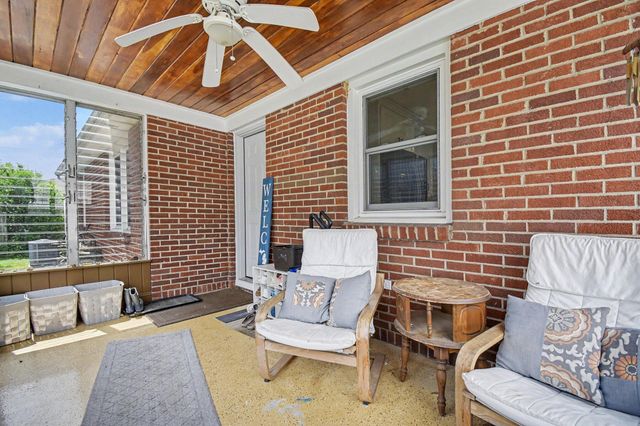 136 Westmont Drive NW, Grand Rapids, MI 49504