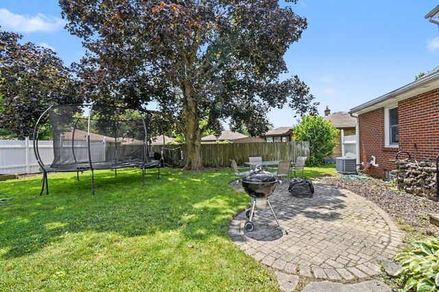136 Westmont Drive NW, Grand Rapids, MI 49504