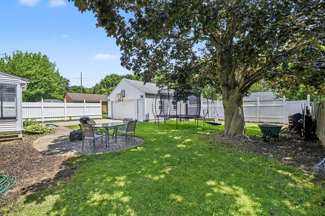 136 Westmont Drive NW, Grand Rapids, MI 49504
