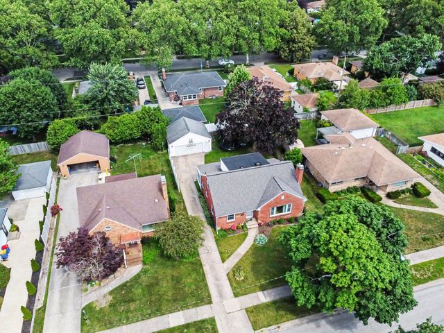 136 Westmont Drive NW, Grand Rapids, MI 49504