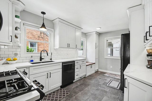 136 Westmont Drive NW, Grand Rapids, MI 49504