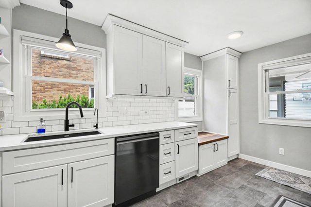 136 Westmont Drive NW, Grand Rapids, MI 49504