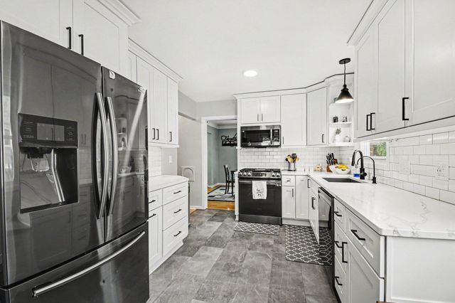 136 Westmont Drive NW, Grand Rapids, MI 49504