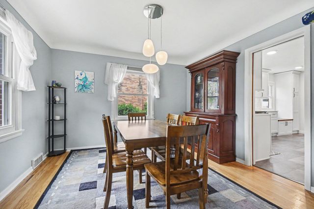136 Westmont Drive NW, Grand Rapids, MI 49504