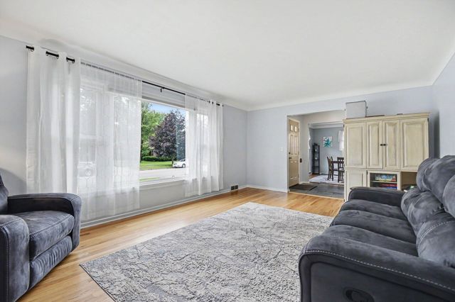 136 Westmont Drive NW, Grand Rapids, MI 49504