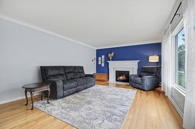 136 Westmont Drive NW, Grand Rapids, MI 49504