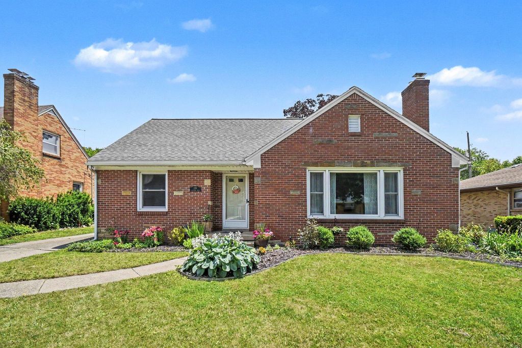 136 Westmont Drive NW, Grand Rapids, MI 49504