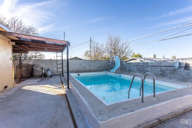 1331 Isabell Road, Bakersfield, CA 93306