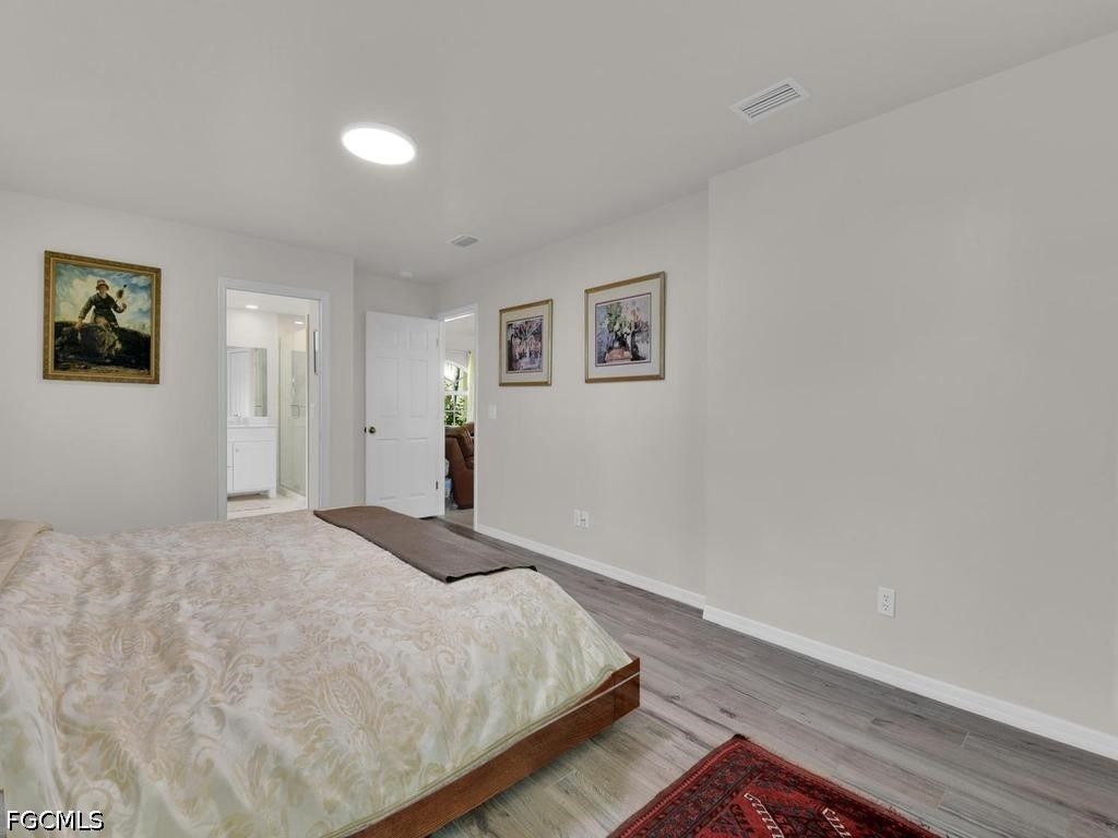 Image 11 of property listing at 206 SE 28th TER, Cape Coral, FL 33904