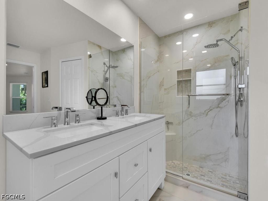 Image 12 of property listing at 206 SE 28th TER, Cape Coral, FL 33904