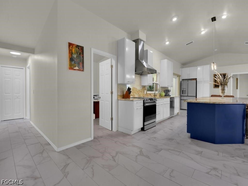 Image 13 of property listing at 206 SE 28th TER, Cape Coral, FL 33904