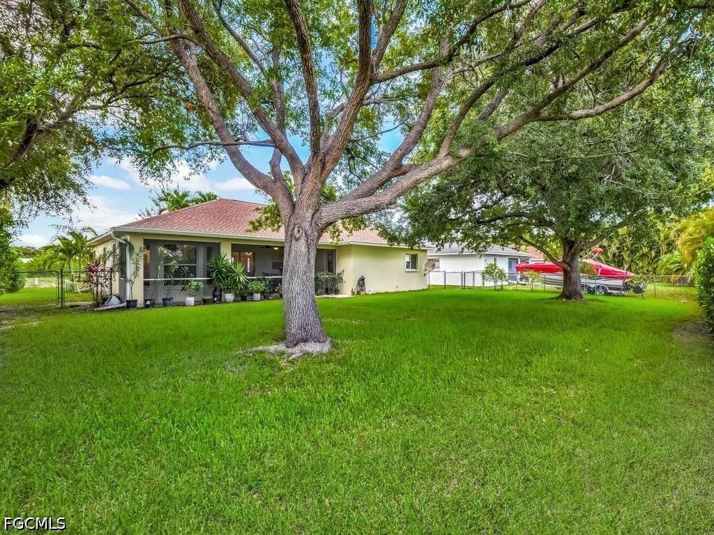Image 25 of property listing at 206 SE 28th TER, Cape Coral, FL 33904