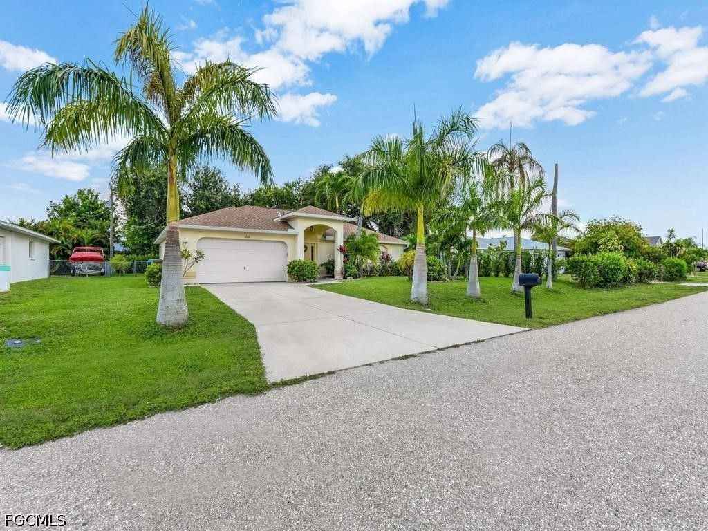 Image 26 of property listing at 206 SE 28th TER, Cape Coral, FL 33904