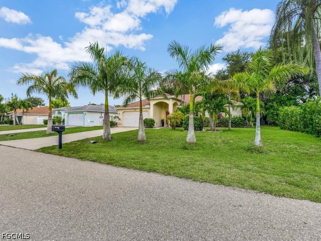 Image 27 of property listing at 206 SE 28th TER, Cape Coral, FL 33904