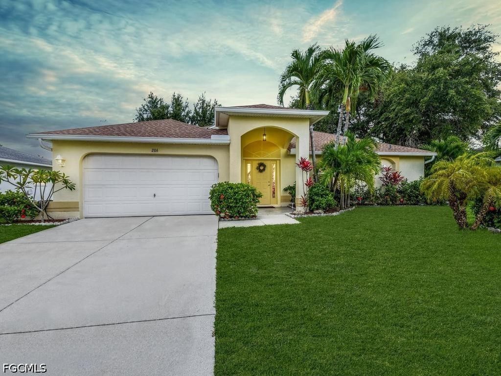 Image 28 of property listing at 206 SE 28th TER, Cape Coral, FL 33904