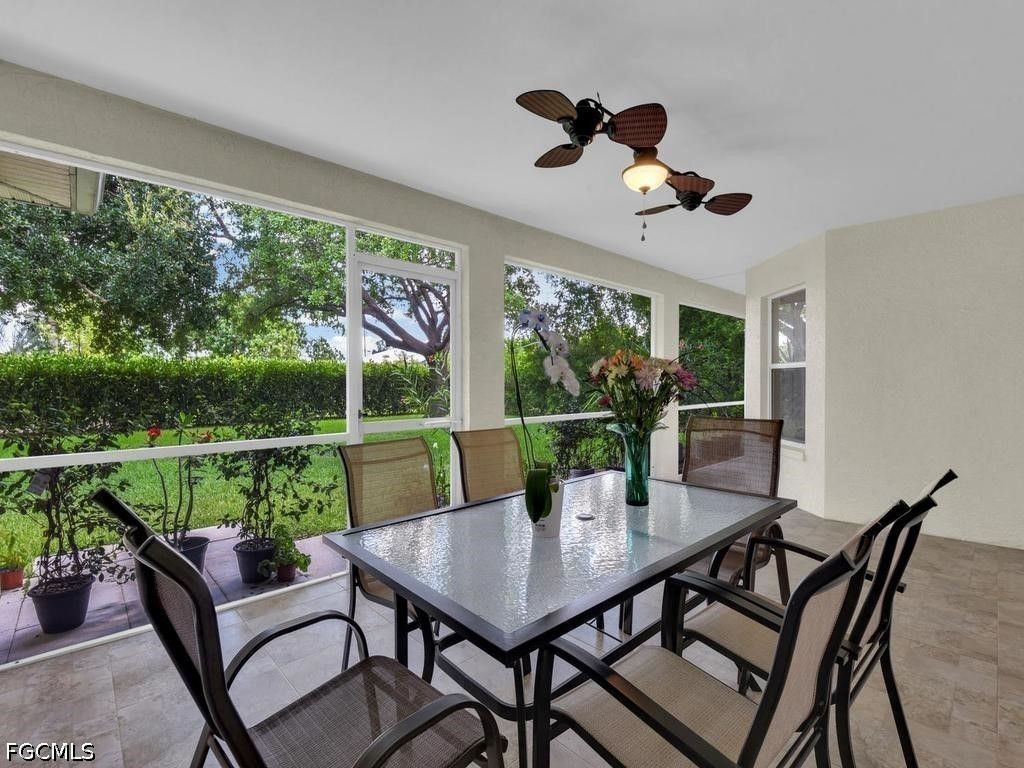 Image 3 of property listing at 206 SE 28th TER, Cape Coral, FL 33904